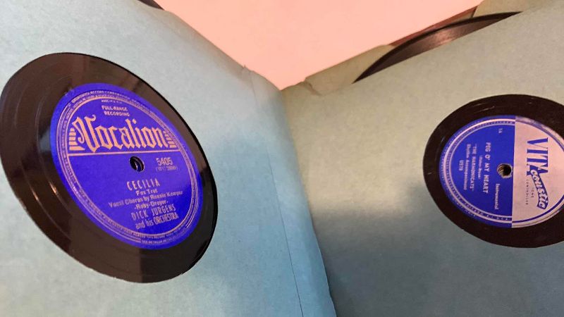 Photo 1 of 2 VINTAGE RCA VICTOR 78 SPEED RECORDS AND HOLDERS ANDREW SISTERS