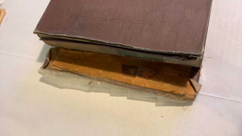 Photo 1 of 2 VINTAGE RCA VICTOR 78 SPEED RECORDS AND HOLDERS ANDREW SISTERS