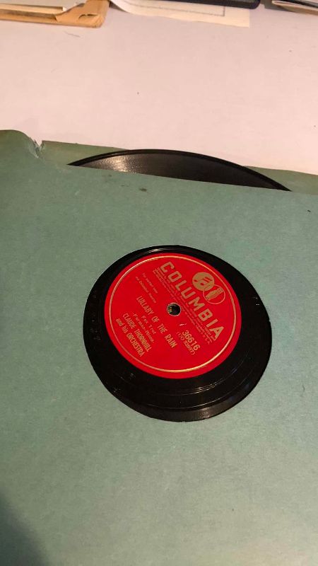 Photo 1 of 2 VINTAGE RCA VICTOR 78 SPEED RECORDS AND HOLDERS ANDREW SISTERS