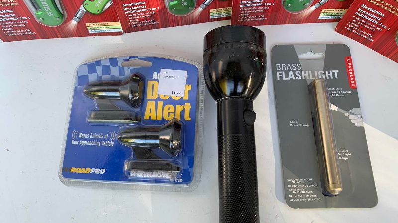 Photo 1 of 4 SWISS TECH MULTI TOOLS AND FLASHLIGHTS