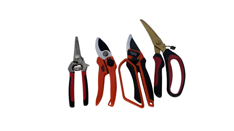 Photo 1 of 4 SHEARS BLACK AND DECKER