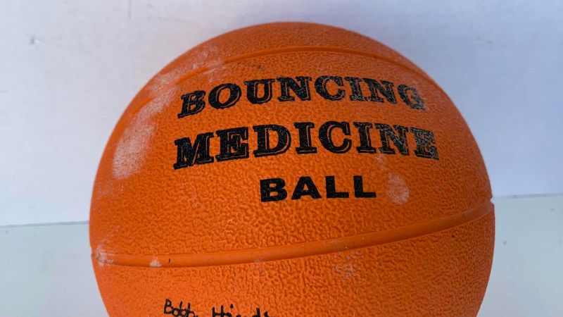 Photo 1 of 2 KILOGRAM BOUNCING MEDICINE BALL
