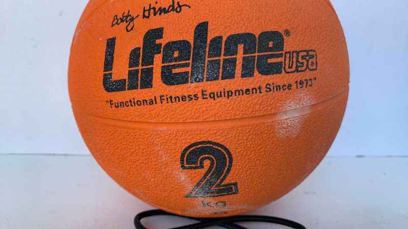 Photo 1 of 2 KILOGRAM BOUNCING MEDICINE BALL