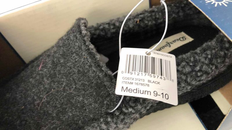Photo 1 of DEARFORMS SLIPPERS SIZE M 9-10