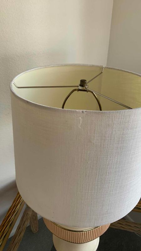 Photo 1 of TABLE LAMP 28”