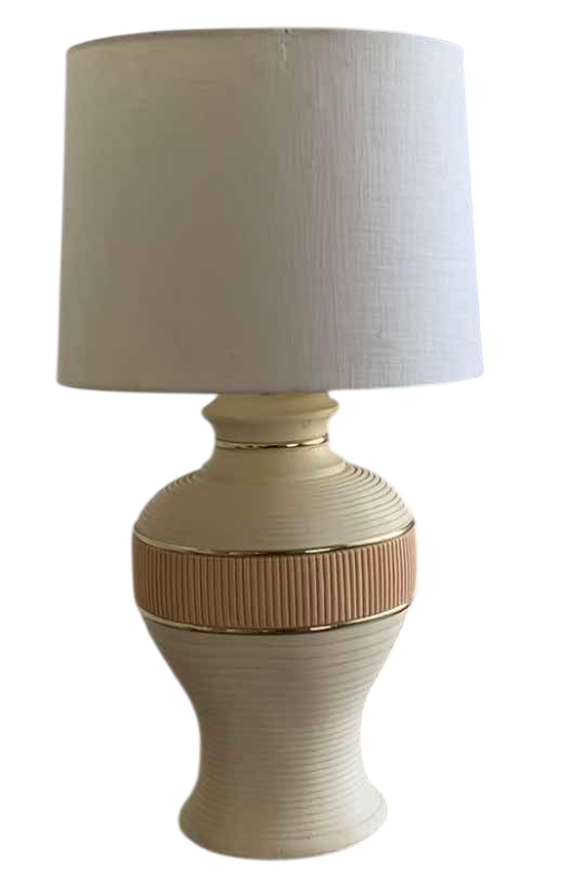 Photo 1 of TABLE LAMP 28”