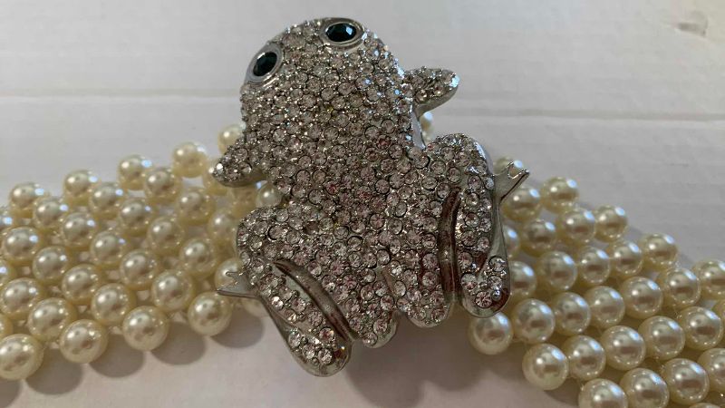 Photo 1 of FAUX PEARL FROG BELT XL