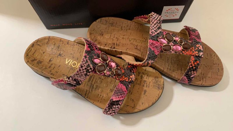 Photo 1 of WOMENS VIONIC ORTHAHEEL SANDALS SIZE 5