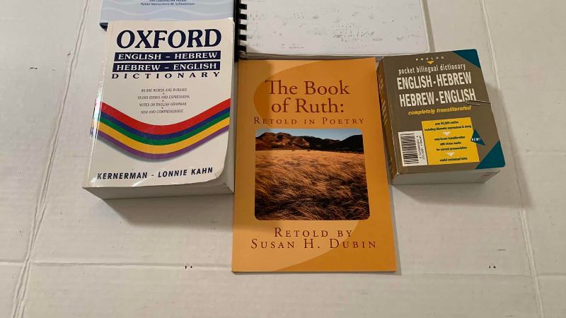 Photo 1 of ENGLISH-HEBREW HEBREW-ENGLISH POCKET BILINGUAL DICTIONARYS