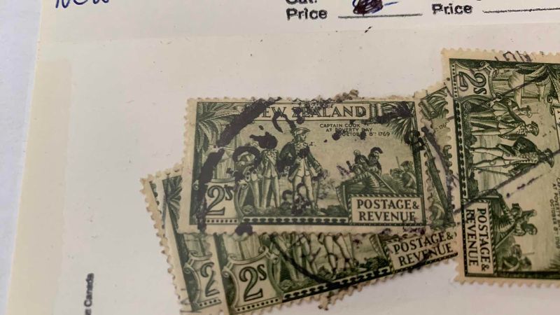 Photo 1 of NEW ZEALAND 1935 2 SHILLINGS CAPTAIN COOK STAMPS