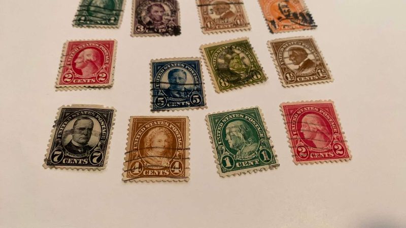 Photo 1 of UNITED STATES ASSORTED 1920’S DEFINITIVE SERIES STAMPS