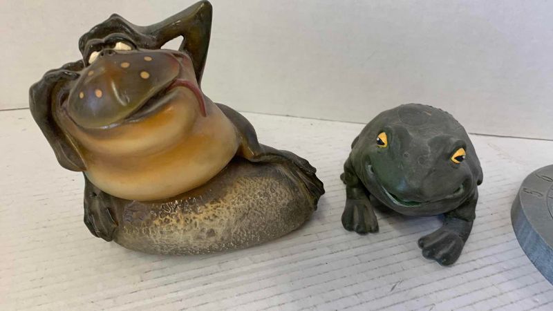 View 2 of FROG SUNDIAL, AND TWO OTHER FROGS TALLEST 6 INCHES
