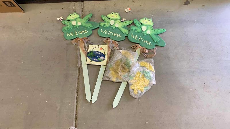 View 3 of FROG WELCOME DECOR