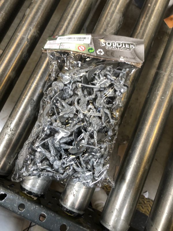 Photo 1 of Wankko 2-Inch Plastic Army Men Action Figures, 10 Unique Sculpts, Pack of 100 (Silver)