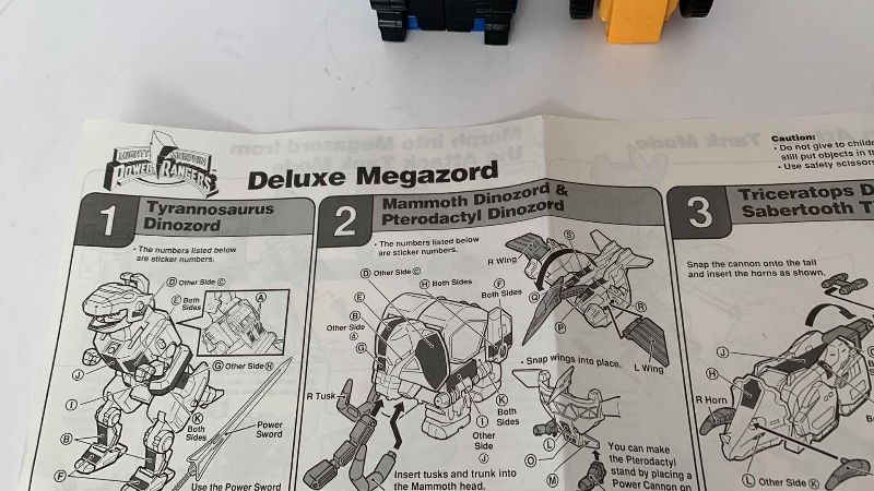 Photo 1 of VINTAGE MIGHTY MORPHIN POWER RANGERS DELUXE MEGAZORD ACTION FIGURE