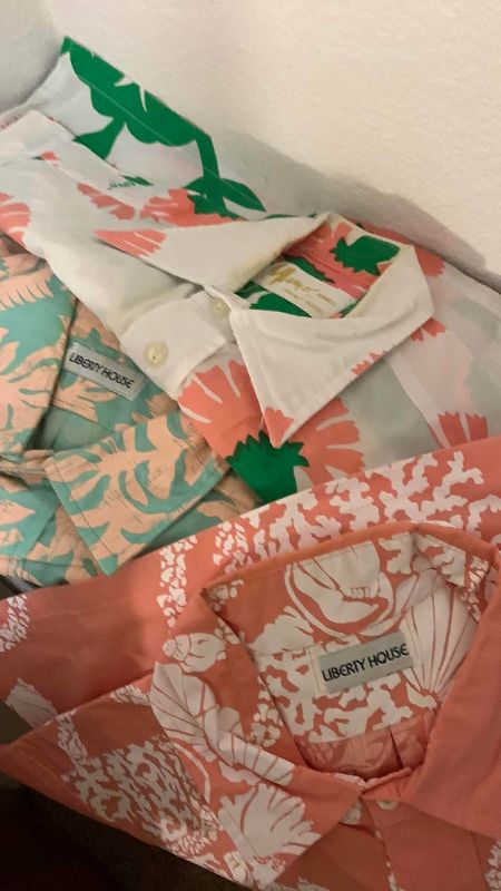 Photo 1 of MENS HAWAIIAN SHIRTS SIZE M