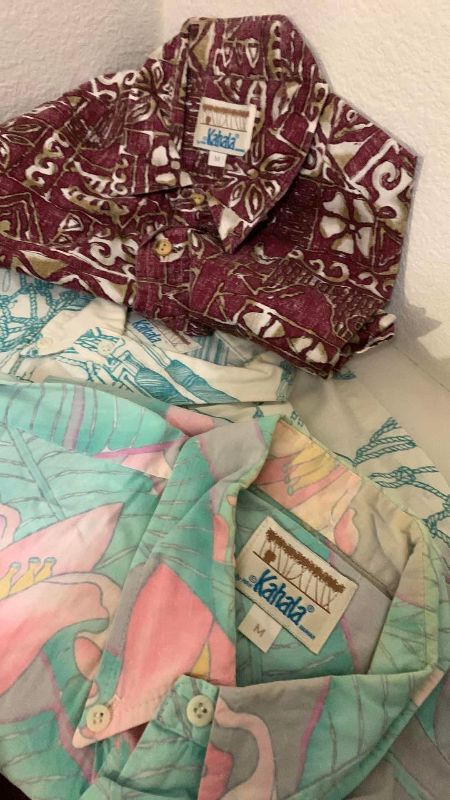 Photo 1 of MENS HAWAIIAN SHIRTS SIZE M