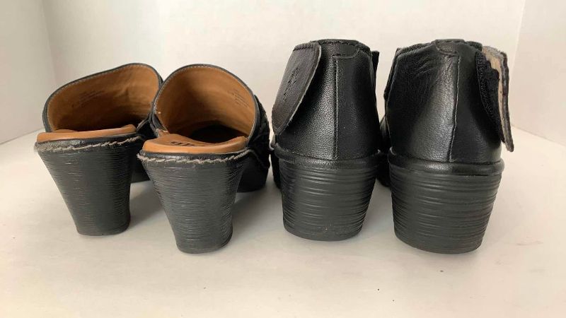Photo 1 of 2-LADIES LEATHER SHOES SIZE 6 1/2