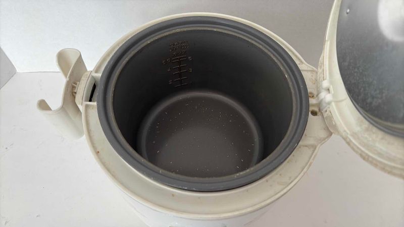Photo 1 of TIGER 10 CUP RICE COOKER AND WARMER