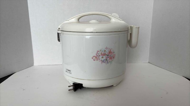 Photo 1 of TIGER 10 CUP RICE COOKER AND WARMER