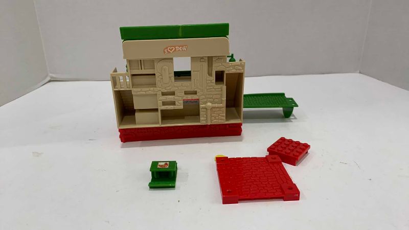 Photo 1 of VINTAGE TEENAGE MUTANT NINJA TURTLES MINI MUTANT PIZZA WARS PLAY SET