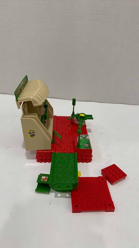 Photo 1 of VINTAGE TEENAGE MUTANT NINJA TURTLES MINI MUTANT PIZZA WARS PLAY SET