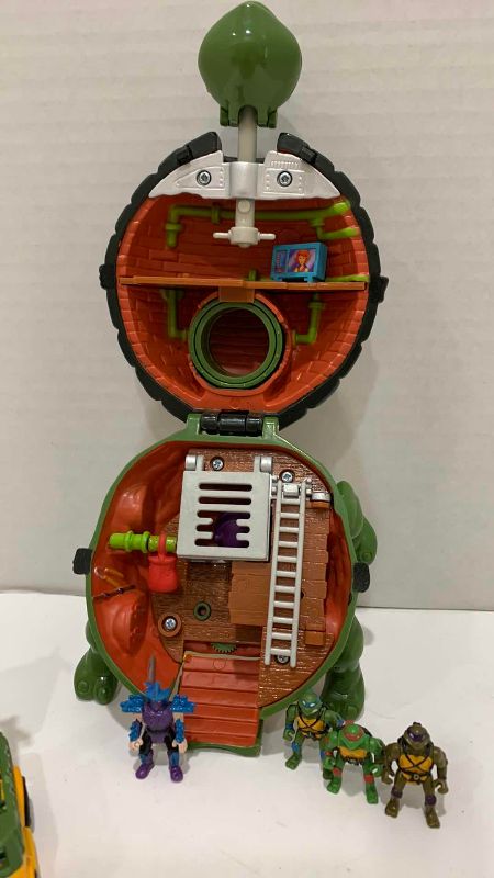 Photo 1 of VINTAGE TEENAGE MUTANT NINJA TURTLES MINI MUTANT LEO LAIR SEWER MICRO PLAYSET