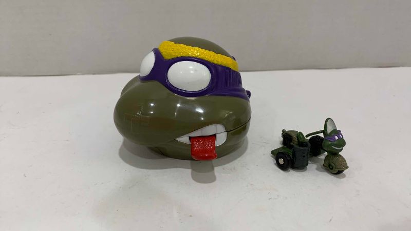 Photo 1 of VINTAGE TEENAGE MUTANT NINJA TURTLES MINI MUTANT DONATELLO’S MICRO BASKETBALL PLAY SET