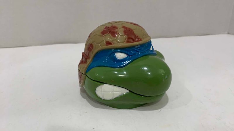 Photo 1 of VINTAGE TEENAGE MUTANT NINJA TURTLES MINI MUTANT LEONARDO’S MICRO MUTANT MILITARY PLAYSET