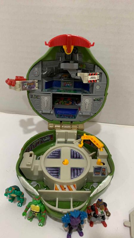 Photo 1 of VINTAGE TEENAGE MUTANT NINJA TURTLES MINI MUTANT LEONARDO’S MICRO MUTANT MILITARY PLAYSET