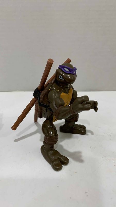 Photo 1 of VINTAGE TEENAGE MUTANT NINJA TURTLES SPEAKING MICHAELANGELO AND SPINNING DONATELLO ACTION FIGURES