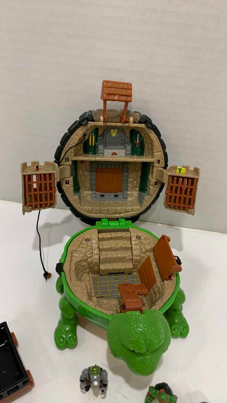 Photo 1 of VINTAGE TEENAGE MUTANT NINJA TURTLES RAPHAEL MICRO FEUDAL CASTLE PLAYSET