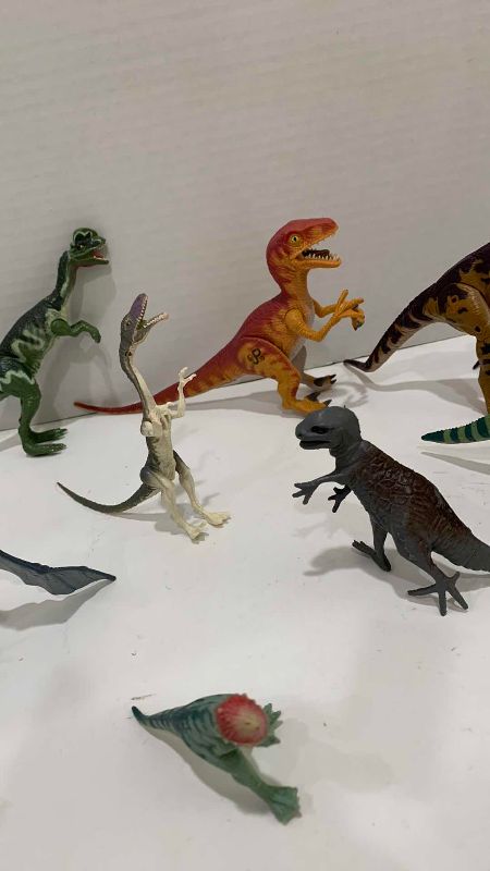 Photo 1 of VINTAGE JURASSIC PARK DINOSAUR ACTION FIGURES