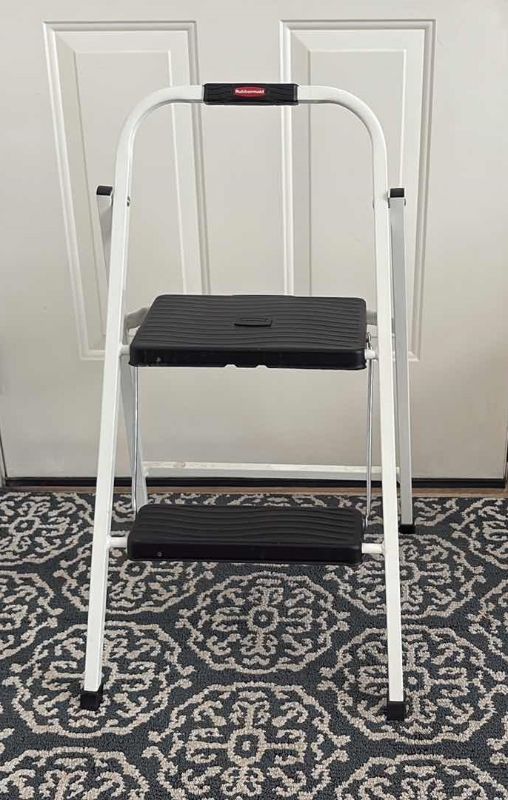 Photo 1 of RUBBERMAID STEP STOOL