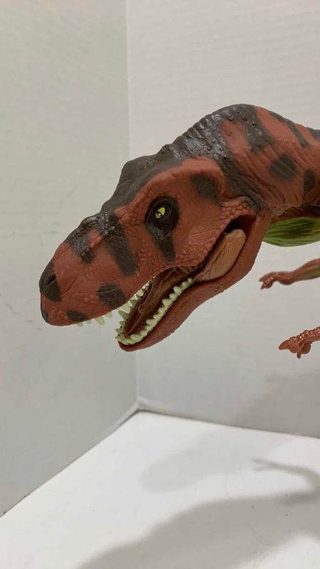 Photo 1 of VINTAGE JURASSIC PARK RED TYRANNOSAURUS REX ACTION FIGURE