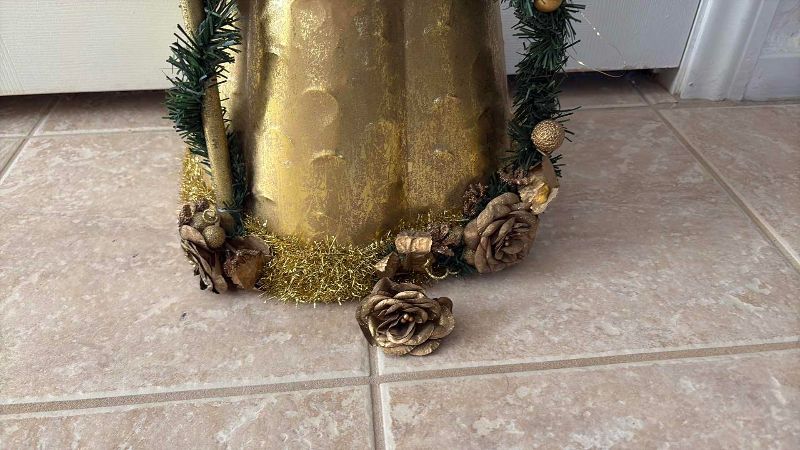 Photo 1 of OLD STYLE CHRISTMAS SANTA 14"