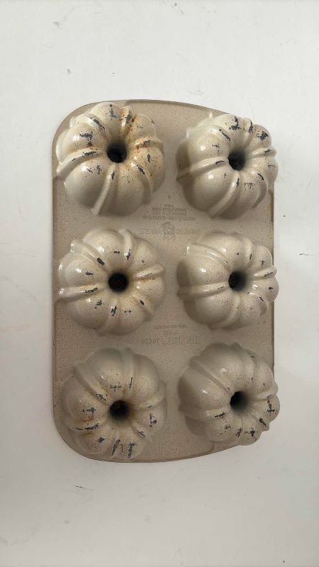 Photo 1 of BUNDT PAN NORDICWARE