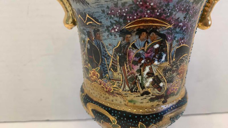 Photo 1 of CHINESE URN 12”