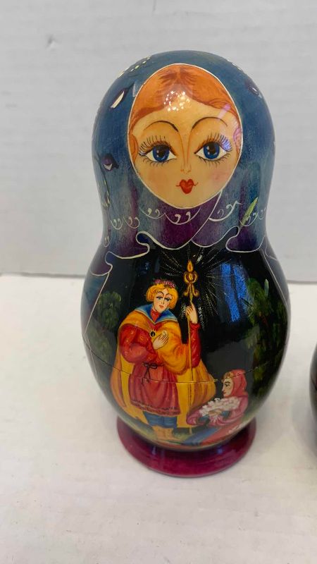 Photo 1 of TRADITIONAL RUSSIAN MATRYOSHKA NESTING DOLLS 6”