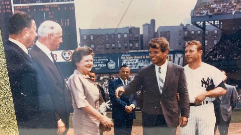 Photo 1 of VINTAGE MICKEY MANTLE AUTOGRAPHED 8 X 10”