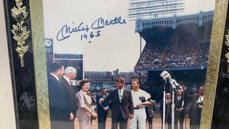 Photo 1 of VINTAGE MICKEY MANTLE AUTOGRAPHED 8 X 10”