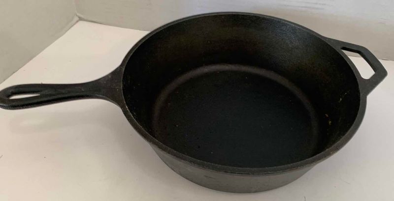 Photo 1 of CAST IRON DEEP SKILLET