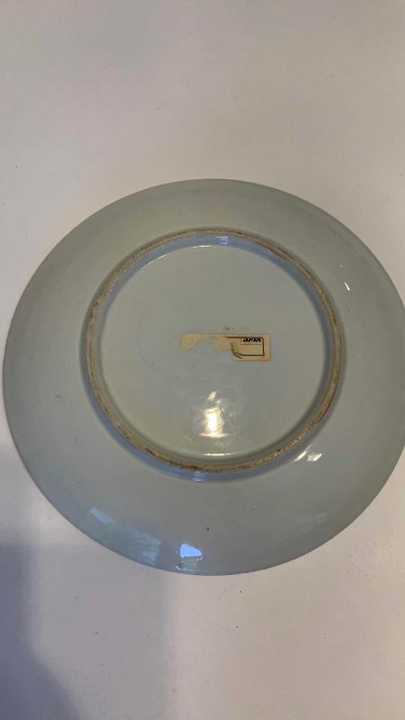 View 3 of VINTAGE JAPANESE IMARI GOLD AND GREEN DECORATIVE PLATE 8.5 INCHES