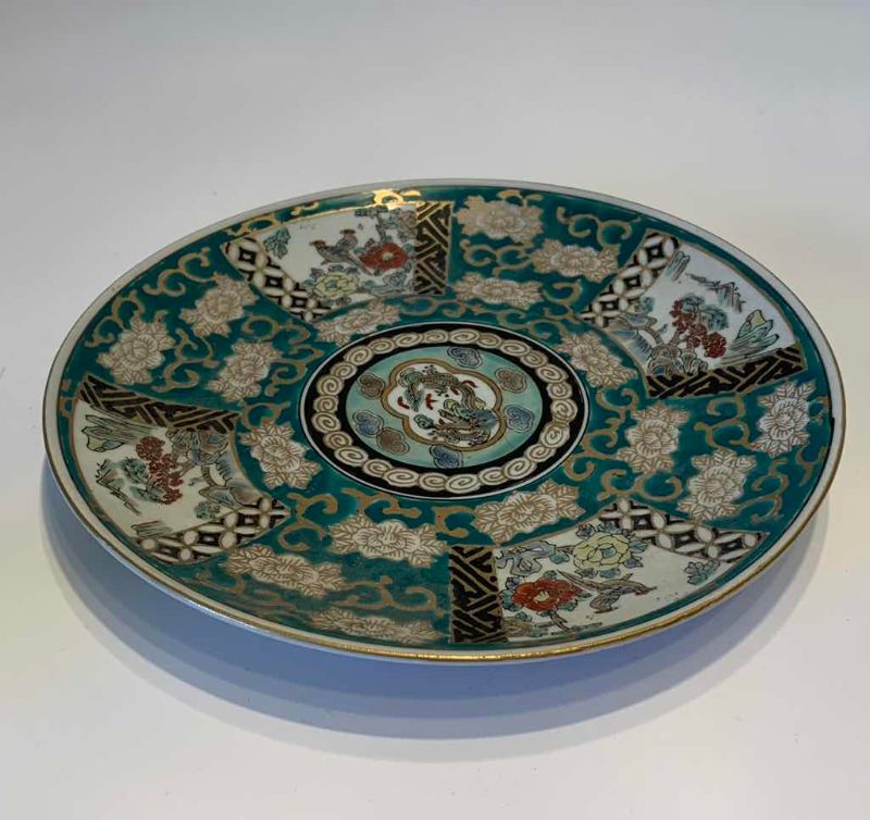 View 2 of VINTAGE JAPANESE IMARI GOLD AND GREEN DECORATIVE PLATE 8.5 INCHES