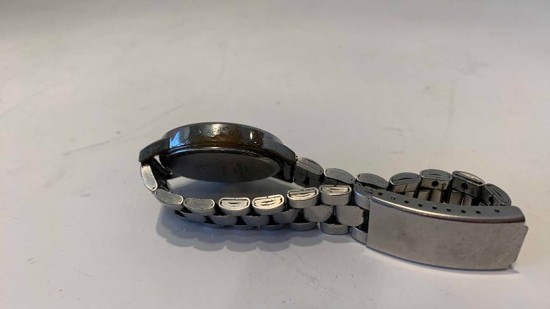 View 4 of MEN’S VINTAGE TIMEX WATCH