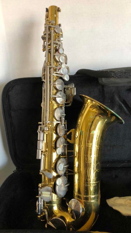 View 2 of KING CLEVELAND 613 SAXOPHONE AND CASE