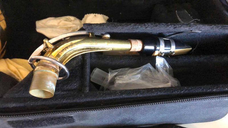 View 3 of KING CLEVELAND 613 SAXOPHONE AND CASE
