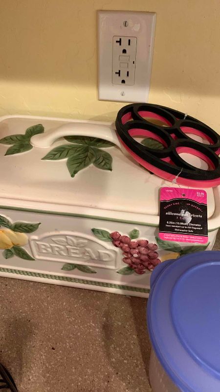 View 3 of ASSORTED KITCHEN ITEMS