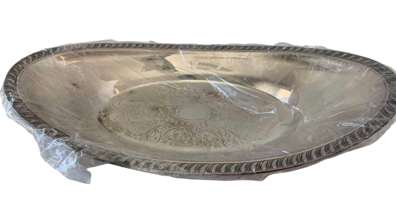 View 1 of VINTAGE CROSBY SILVERPLATE OVAL BREAD SERVING TRAY 13”