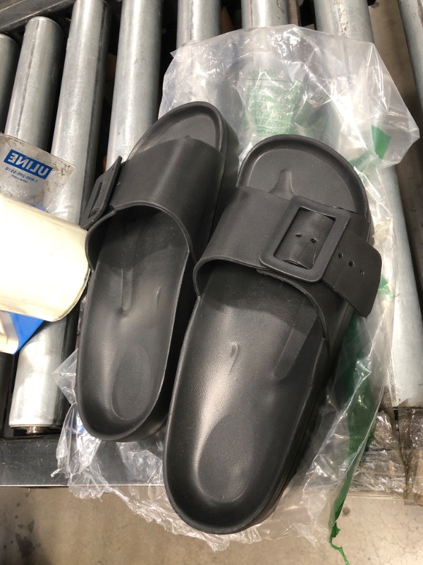 Photo 1 of Men's Slip-On Black, size 10